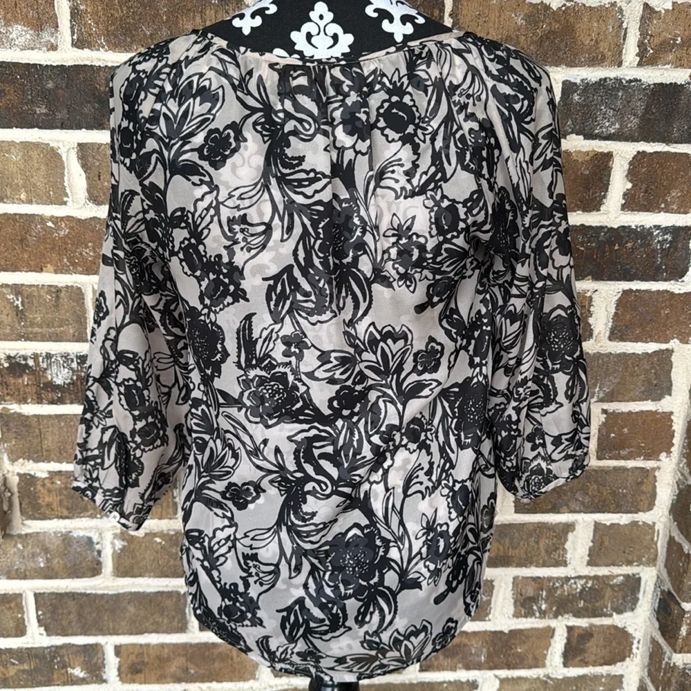 Loft Blouse - Picture 2 of 5